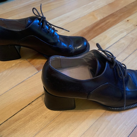 Simards, Italian leather made in Italy, size 7.5, brown chunky heels. - Picture 5 of 7